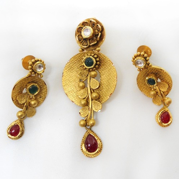 22KT Gold Antique Floral Design Pendant Set RHJ-57...