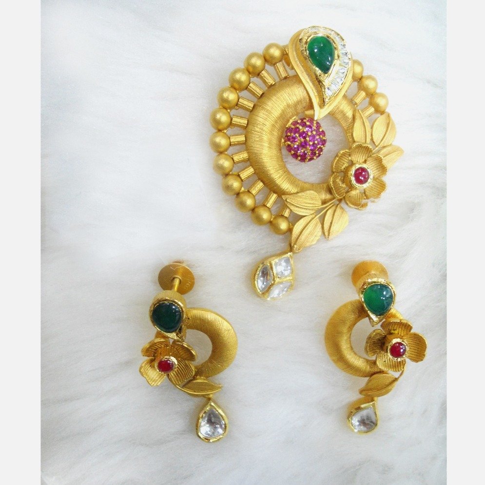 22Kt Gold Antique Flower Design Pendant Set RHJ-5592
