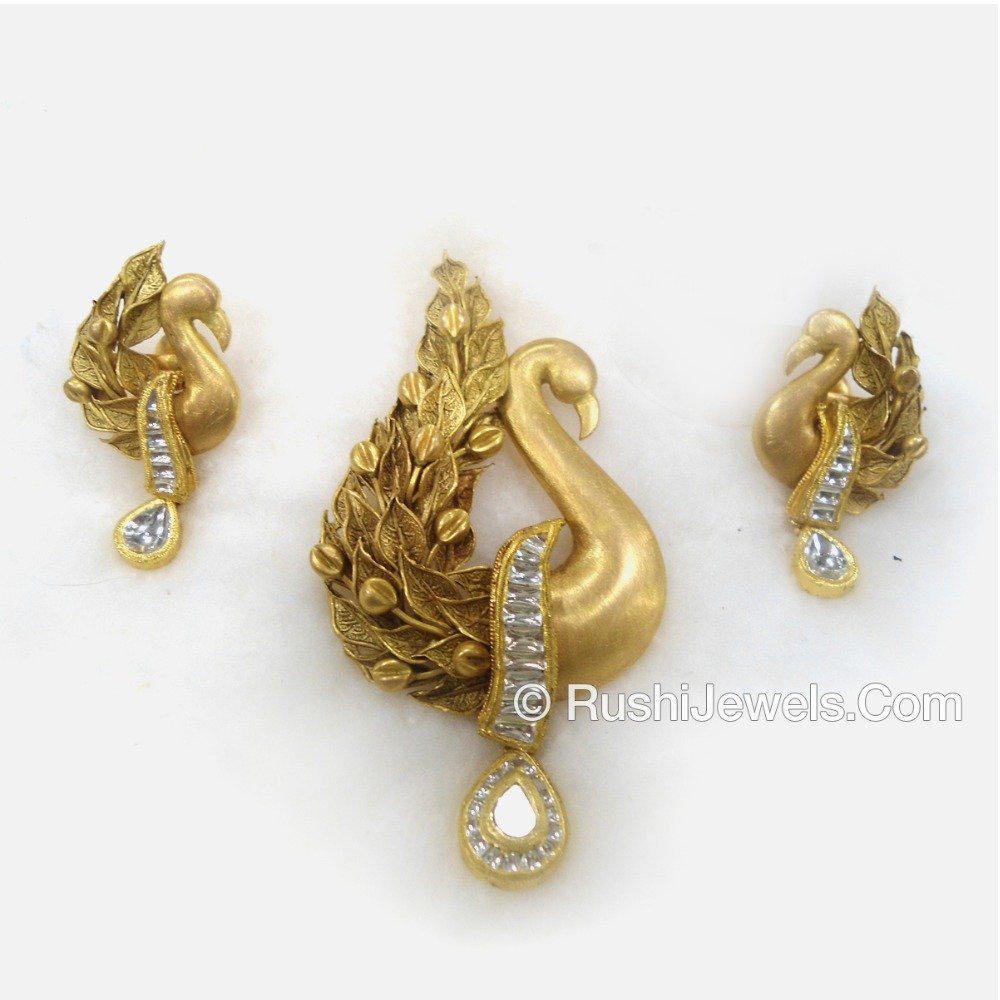 22kt Antique Gold Pendant Set Peacock Design