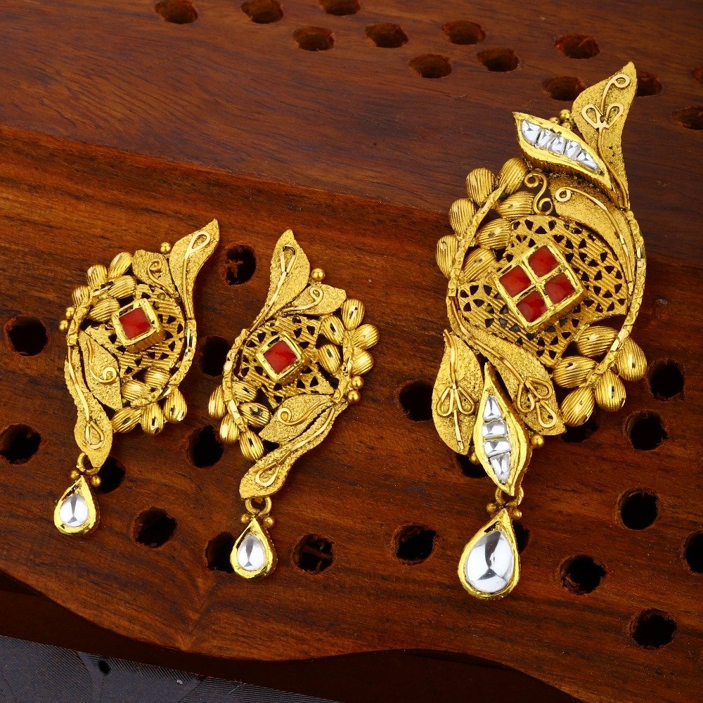 22KT Gold Antique Trendy Design Pendant Set