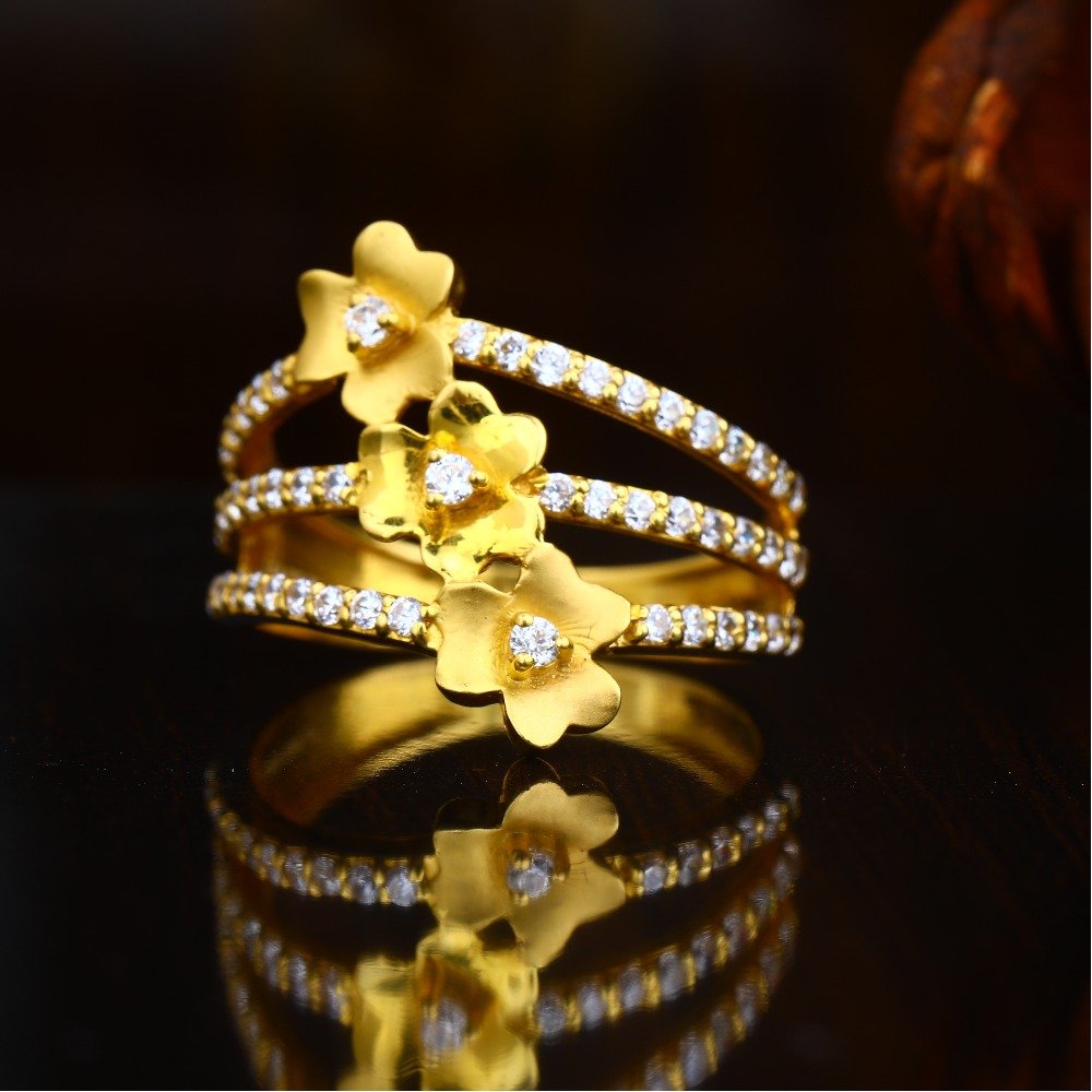 Buy quality 916 Gold Hallmark Delicate Ladies Ring LR998 in Ahmedabad